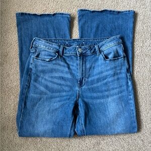 Old Navy WOW Flare Women's Jeans